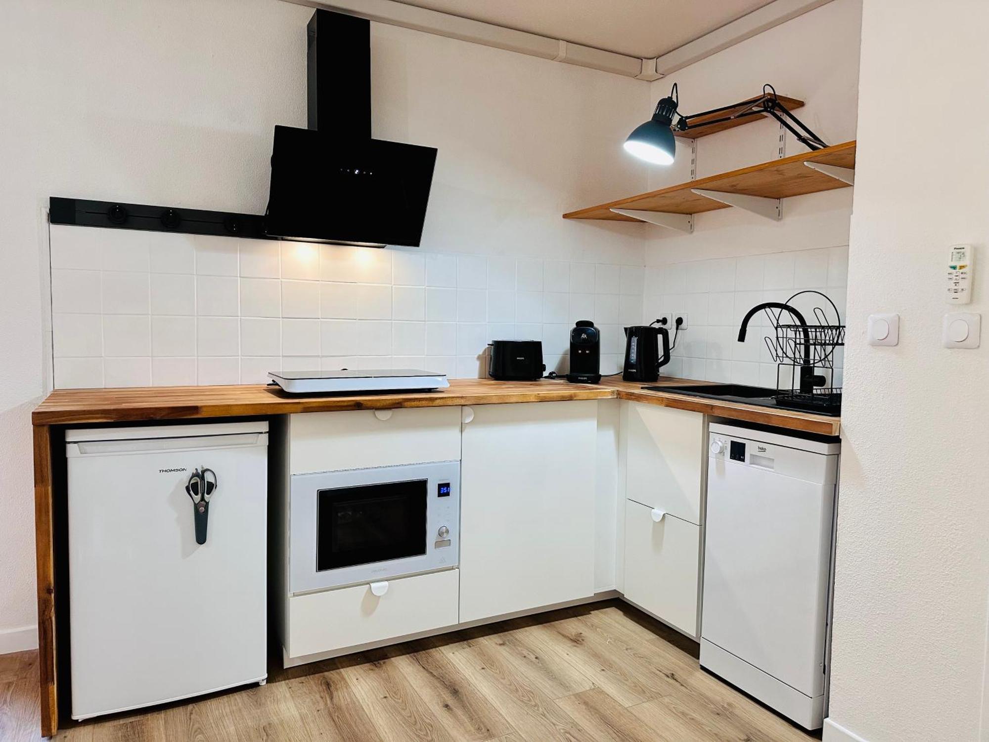 40m2-air Conditioning-elevator-underground Parking-self Checkin! Climatise 40m2-ascenseur-parking Souterrain -arrivee Autonome Avignon