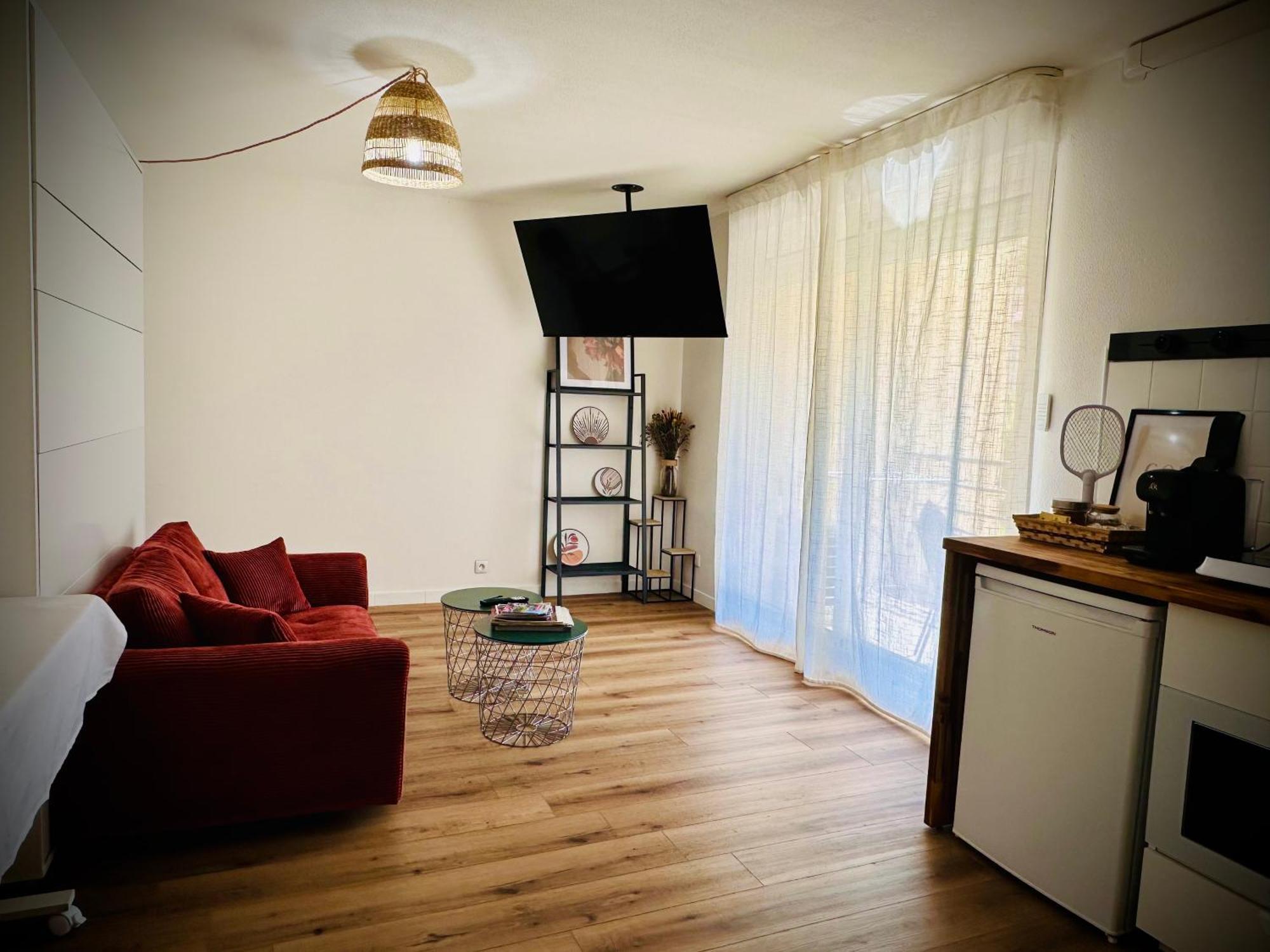 40m2-air Conditioning-elevator-underground Parking-self Checkin! Climatise 40m2-ascenseur-parking Souterrain -arrivee Autonome *